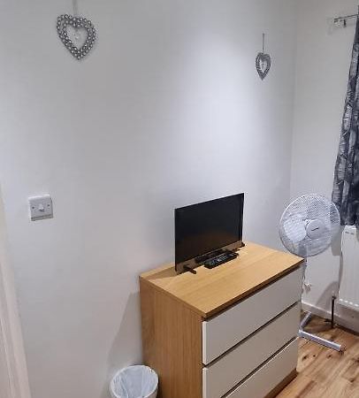 Beautiful Rooms With Free On Street Parking In Sydenham Londra Dış mekan fotoğraf