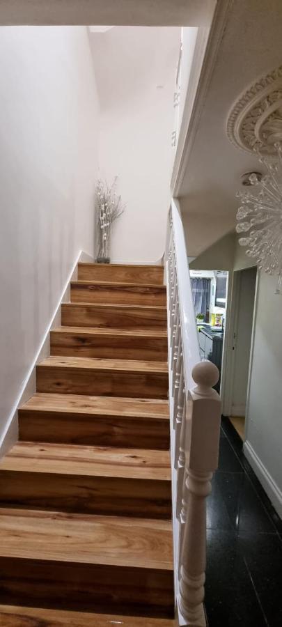 Beautiful Rooms With Free On Street Parking In Sydenham Londra Dış mekan fotoğraf