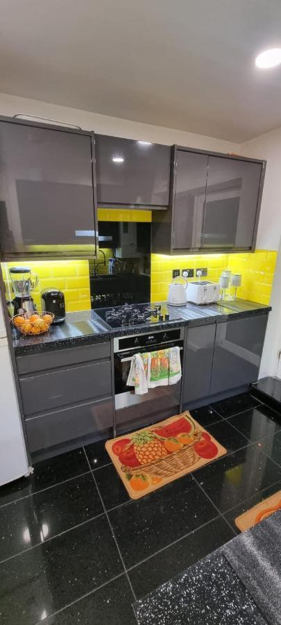 Beautiful Rooms With Free On Street Parking In Sydenham Londra Dış mekan fotoğraf
