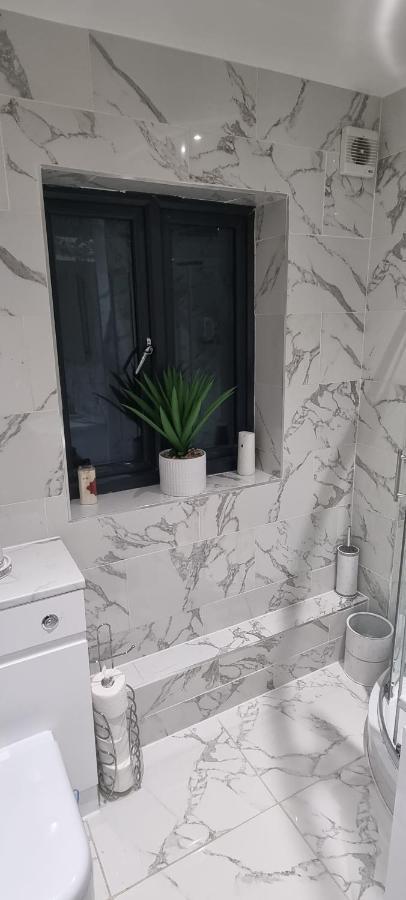 Beautiful Rooms With Free On Street Parking In Sydenham Londra Dış mekan fotoğraf
