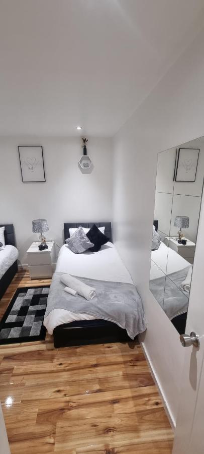 Beautiful Rooms With Free On Street Parking In Sydenham Londra Dış mekan fotoğraf
