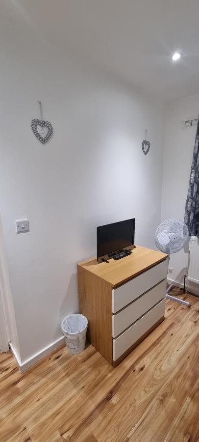 Beautiful Rooms With Free On Street Parking In Sydenham Londra Dış mekan fotoğraf