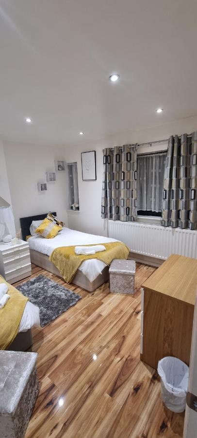 Beautiful Rooms With Free On Street Parking In Sydenham Londra Dış mekan fotoğraf